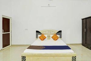 Postel nebo postele na pokoji v ubytování Hotel O Wave Inn