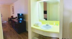 a bathroom with a sink and a mirror at Niagara Best Inn in Niagara Falls