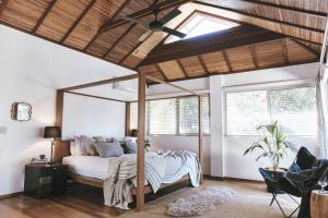 Postel nebo postele na pokoji v ubytování Grand Luxe Villa - 2 Bedroom Retreat with Pool and Spa. + 32 fotografií