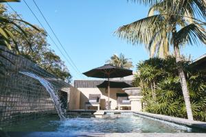 Bazén v ubytování Grand Luxe Villa - 2 Bedroom Retreat with Pool and Spa. nebo v jeho okolí