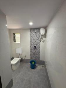 Ένα μπάνιο στο Juee's Holiday Homes