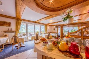 Jedlo v apartmánovom hoteli alebo blízkom okolí