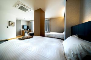 Giường trong phòng chung tại BOND COMFORT HOTEL MIYAJIMAGUCHI - Vacation STAY 47881v