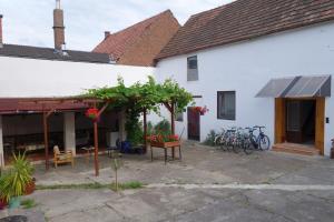 Foto da galeria de Gasthaus Helena em Mörbisch am See