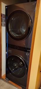 Imagine din galeria proprietății Comfy, Cozy BnB Kent WA "Private Bathroom" în Kent +47 fotografii