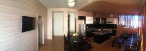 A cozinha ou kitchenette de Godija Hotel & Suites
