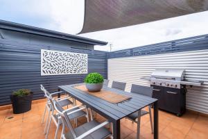 Φωτογραφία από το άλμπουμ του Greenfields - 2BR Modern Apartment Huskisson Main Street By Nautilus Apartments Jervis Bay σε Huskisson