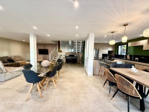 a kitchen and living room with a table and chairs at villa NOESIS in Grosseto-Prugna