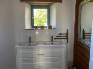 Φωτογραφία από το άλμπουμ του Chambre d'hôtes -L'Atelier du Presbytère  +23 φωτογραφίες