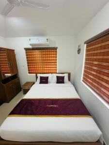 a bedroom with a large bed in a room at Oisca Furusato Village By Le Miste in Vayittiri