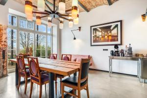 a dining room with a wooden table and chairs at LOFT in Ribbeck in Nauen
