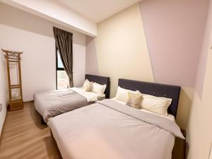 a bedroom with two beds with white sheets and a window at Ipoh The Cove Hillside Stay 7 to 10 pax, 5 min to Ipoh Town in Ipoh +129 photos