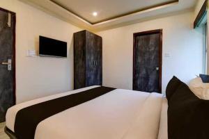 Postel nebo postele na pokoji v ubytování Hotel O Chinar Park Formerly Zapper Inn