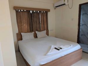 Postel nebo postele na pokoji v ubytování Hotel O Howrah Railway Station