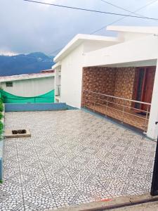 Μπαλκόνι ή βεράντα στο Cozy 3BHK Villa with Parking, WiFi, BBQ in Kodaikanal