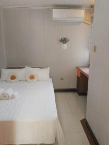 Postel nebo postele na pokoji v ubytování Baoly Clark Residence