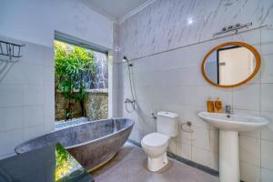 Koupelna v ubytování Rumah Bella Private Villa 3 Bedroom 3 Bathroom + 7 fotografií