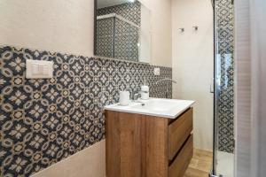 a bathroom with a sink and a shower at Brezza marina in Santa Maria di Castellabate