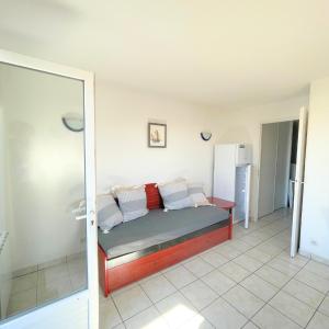 Postel nebo postele na pokoji v ubytování Résidence avec piscine - Vue mer