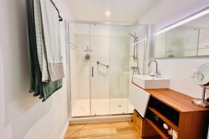 Un baño de Bright apartment in Aytré for 4 people