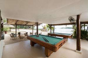 Billiards table sa Pearl Farm Beach Resort