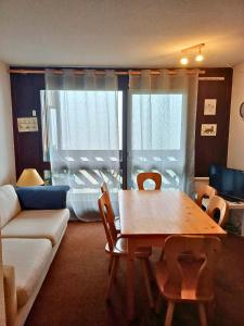 a living room with a table and a couch at Col de Rousset - App. 2 P in Rousset