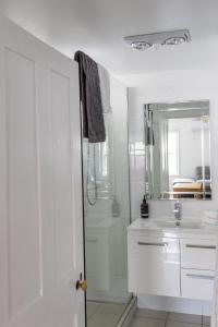 Ένα μπάνιο στο 128 Murray - Sassafras