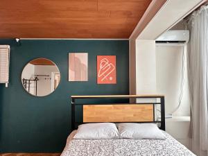 Ένα ή περισσότερα κρεβάτια σε δωμάτιο στο SISnBRO Guesthouse