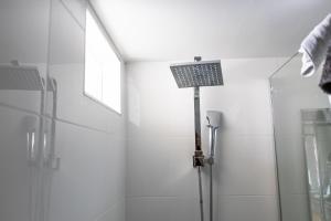 Ένα μπάνιο στο 128 Murray - Sassafras