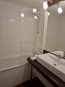Ένα μπάνιο στο Cottage Rubens 11 2chambres calme