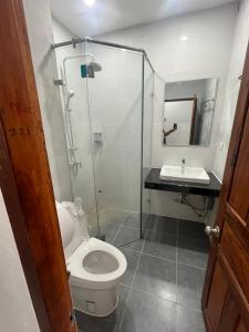 Bilik mandi di Myluangprabangguesthoues