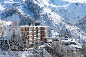 Nespecifikovaný výhled na hory nebo výhled na hory při pohledu z hotelu