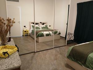 a bedroom with a mirror in the middle of a bed at Casa Anna - Paderno-H SanCarlo-Rho Fiera-Niguarda in Paderno Dugnano