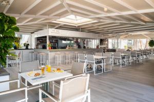 Restoran atau tempat lain untuk makan di Suite Hotel Montana Club