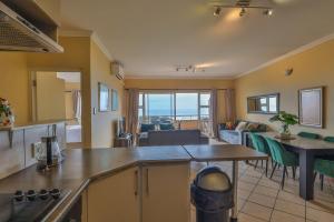 Η κουζίνα ή μικρή κουζίνα στο 301 Lescalier Cabanas - Specious Luxurious Beachfront Paradise