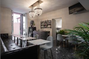 a restaurant with tables and chairs and a bar at Roma suite hotel in Rome