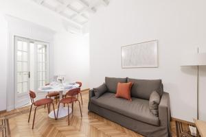 Khu vực ghế ngồi tại Easylife - Milano - Mazzini 20 - Duomo