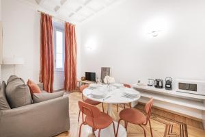 Khu vực ghế ngồi tại Easylife - Milano - Mazzini 20 - Duomo