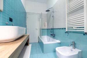 a bathroom with a sink and a tub and a toilet at Moonlight Drive in Cava deʼ Tirreni +33 photos