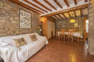 a living room with a white couch and a table at Casas Santos y Tolta in Loarre