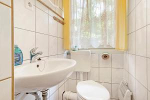 Ένα μπάνιο στο Bungalow 14 - Finnhütte +11 φωτογραφίες