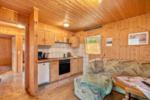 Η κουζίνα ή μικρή κουζίνα στο Bungalow 18 - Finnhütte