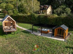 an overhead view of two playhouses in a yard at Orfű Skandináv Kabin in Orfű +6 photos