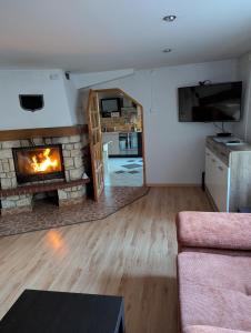 a living room with a fireplace and a couch at Dobre miejsce na Jurze in Kroczyce