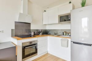 Kuchyň nebo kuchyňský kout v ubytování Brie Lodge - Centre de Tournan