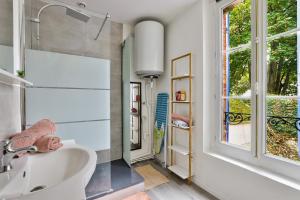 Koupelna v ubytování Brie Lodge - Centre de Tournan + 3 fotografie