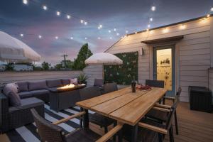 Χώρος καθιστικού στο 3BR and 3BA 5 Min DT Firepit Patio and Sleeps 10 +68 φωτογραφίες