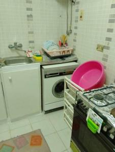 a kitchen with a sink and a washing machine at شقه على البحر مباشره فى عمارات الظباط مصطفى كامل سيتي اسكوير in Alexandria