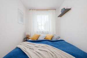 Ένα ή περισσότερα κρεβάτια σε δωμάτιο στο Apartament na Parterze z Parkingiem i Biurkiem do Pracy Zdalnej w Piasecznie by Noclegi Renters