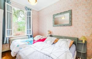 a bedroom with two beds and a mirror on the wall at RONCE,MER à 3mn ,avec local pour 2roues ! in Ronce-les-Bains